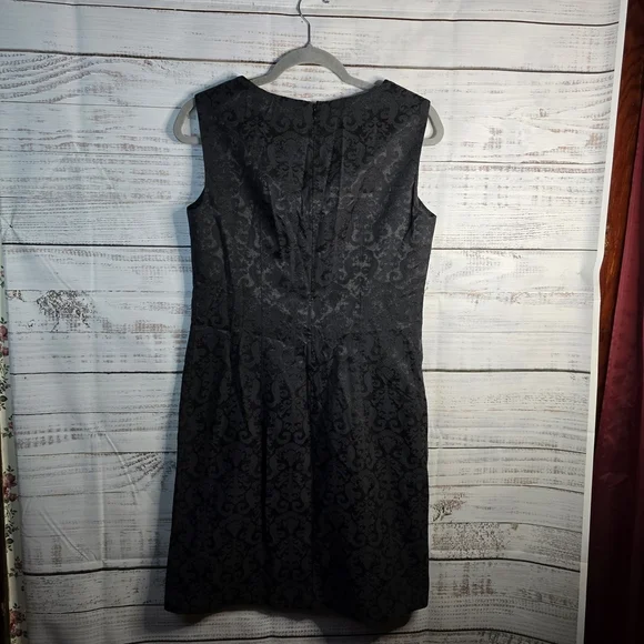 Maggie Sweet Elegant Black Knee Length Sleeveless Dress Size Small Petite - Picture 2 of 4